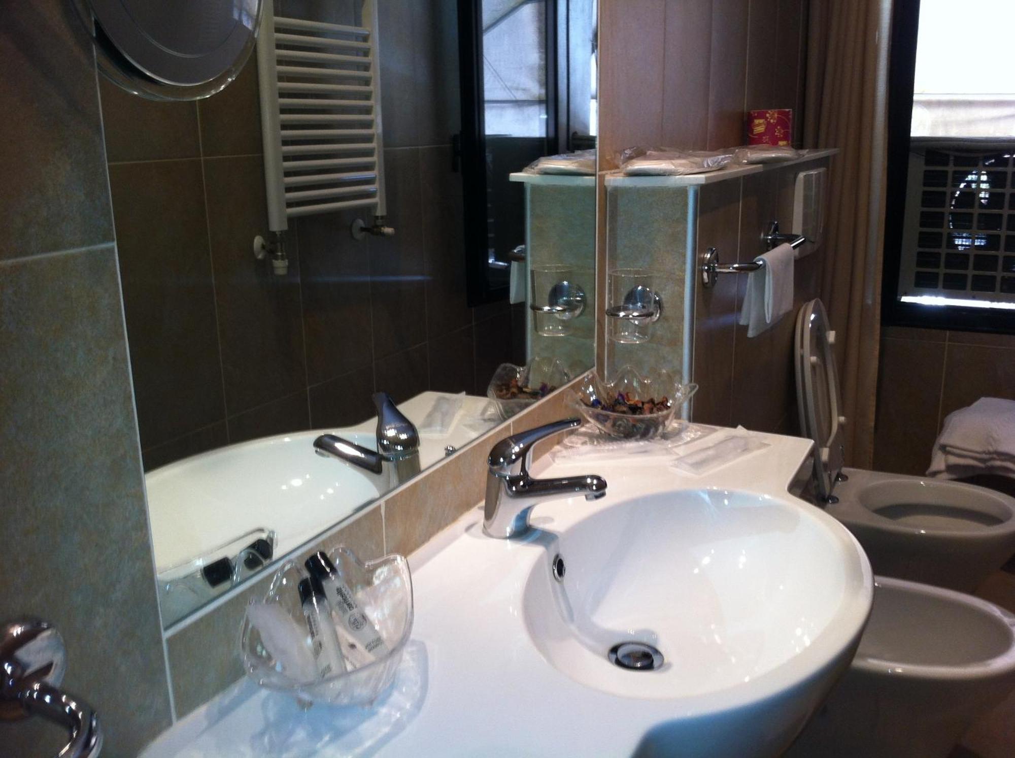 Hotel Corticella Bologna Esterno foto