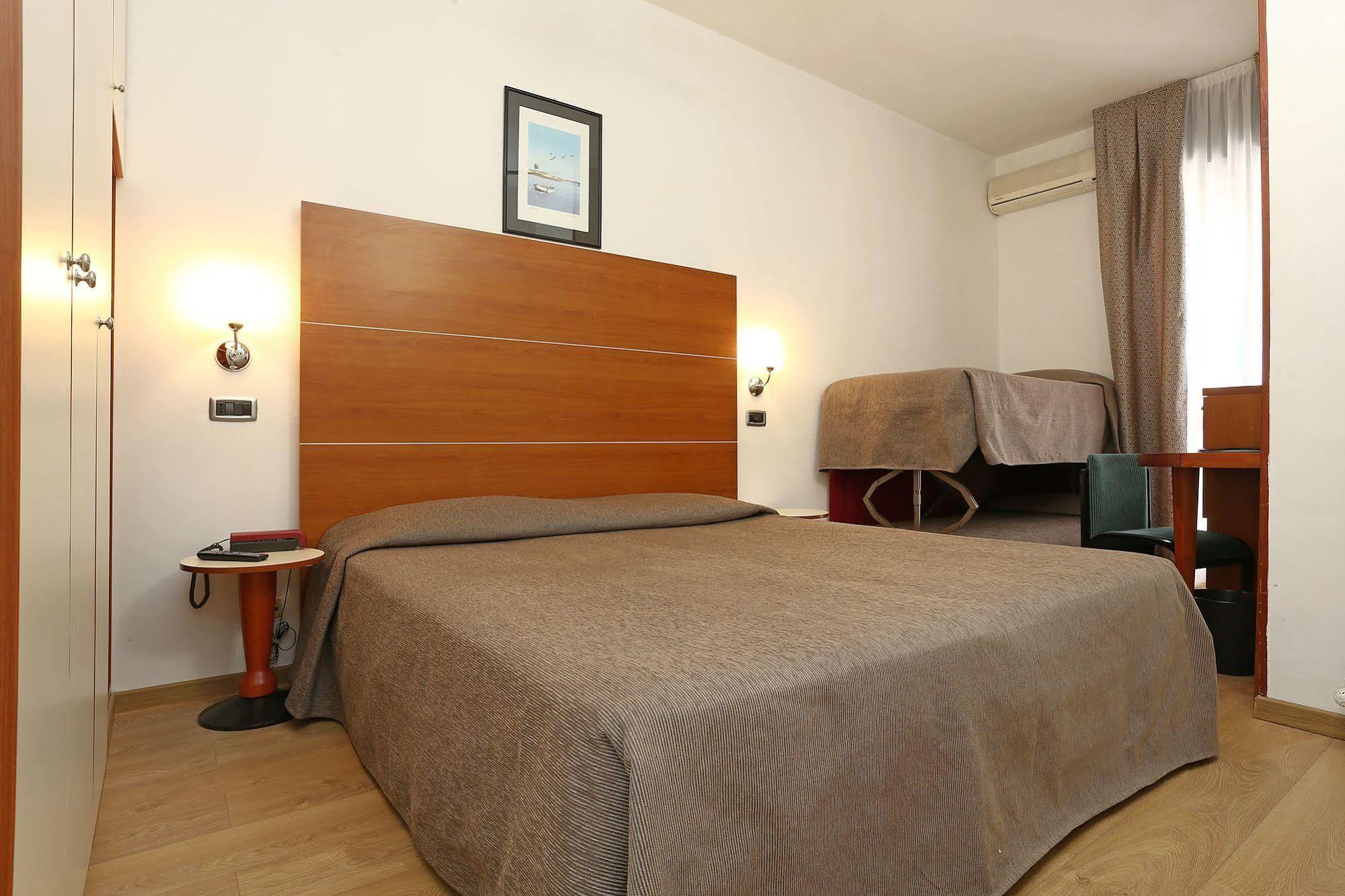 Hotel Corticella Bologna Esterno foto